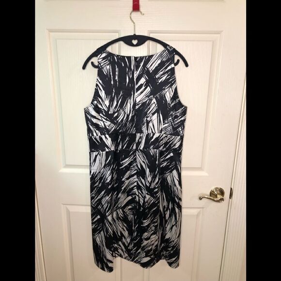 Ann Taylor dress  - Picture 2 of 4